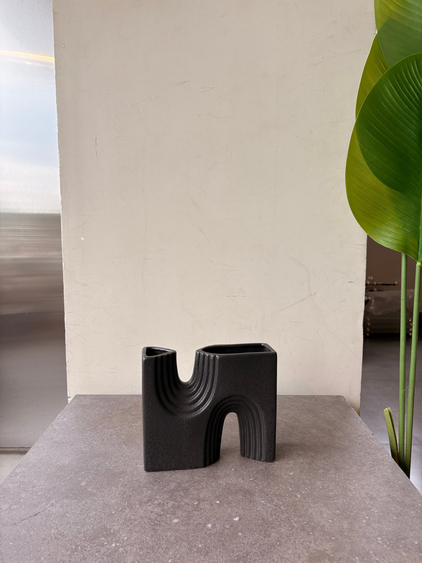 Geometric arch decor vase