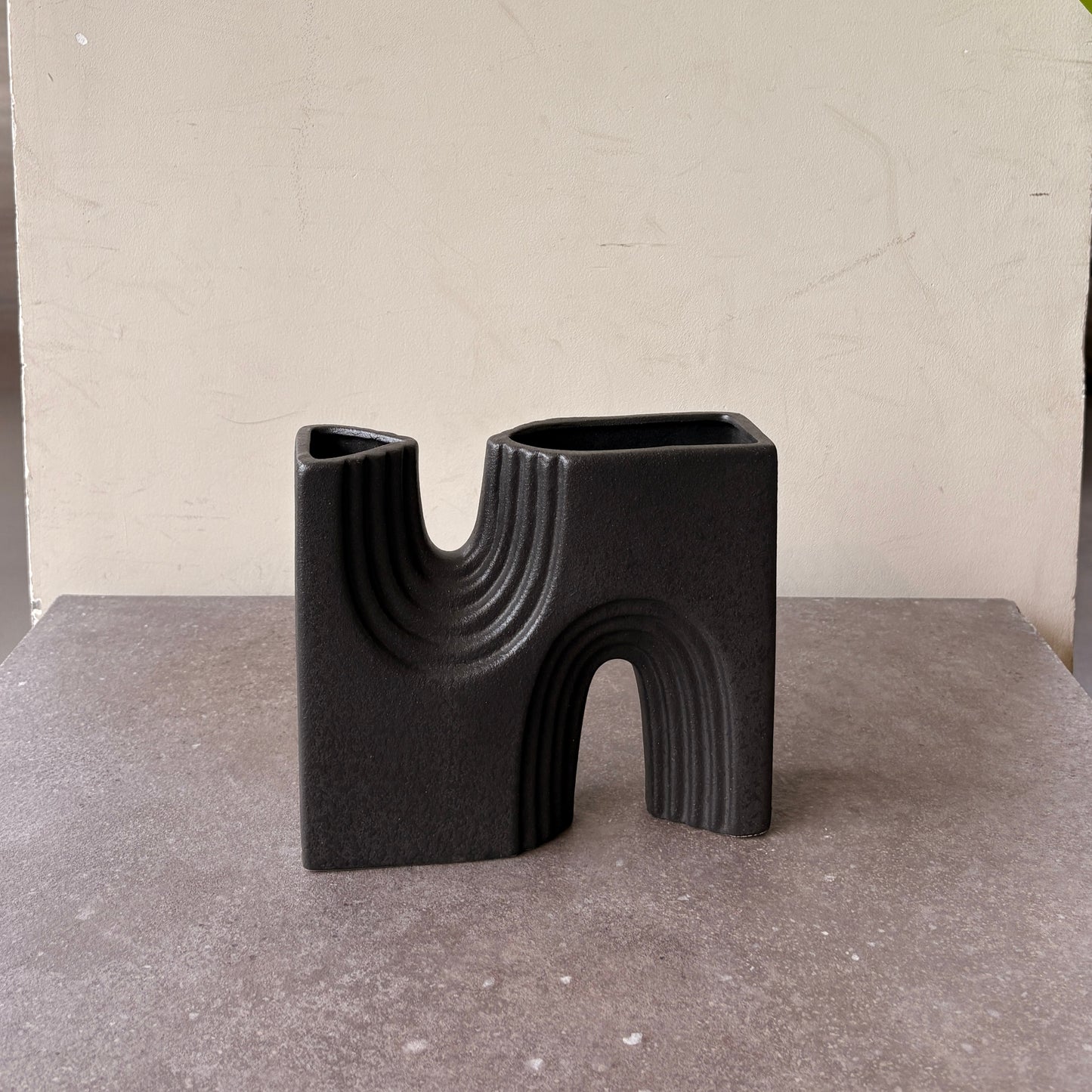 Geometric arch decor vase